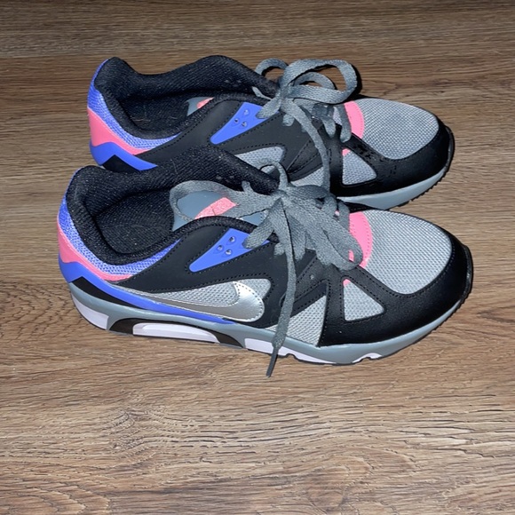 Nike Shoes - Picture 4 of 7